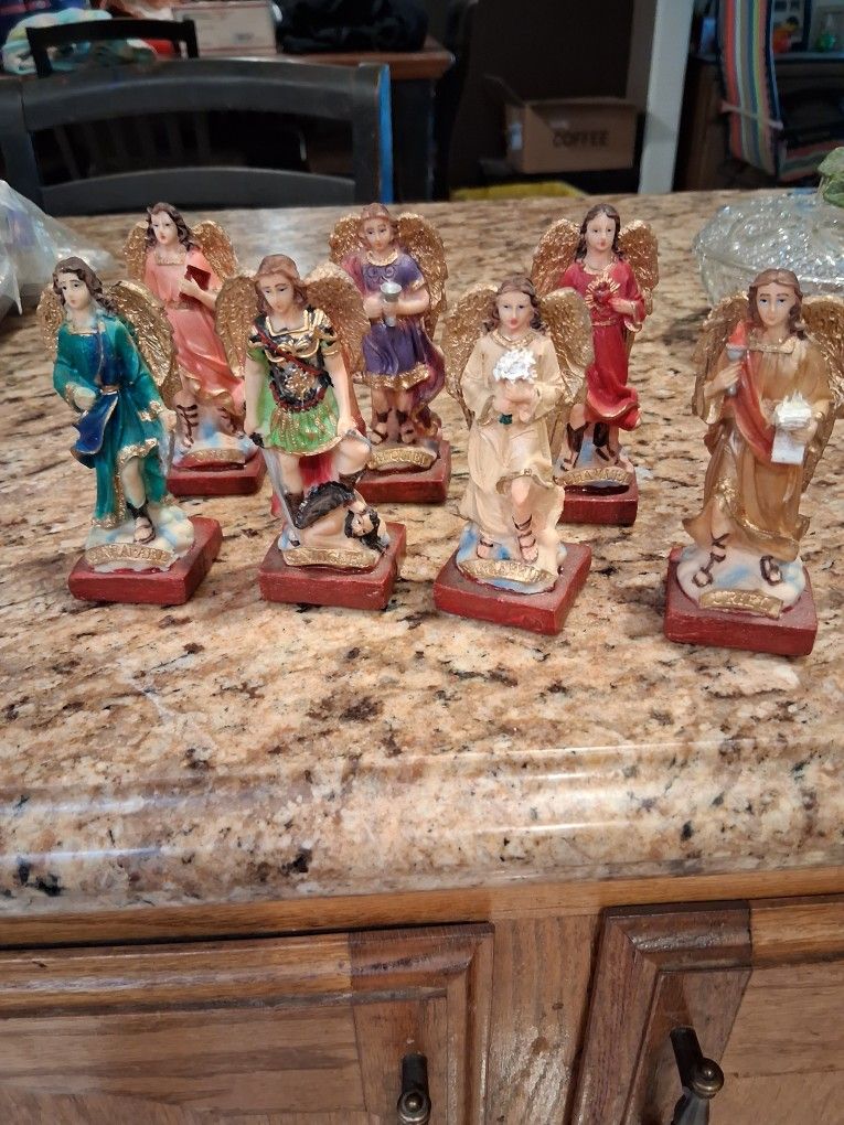 7 Angel's Little Statues