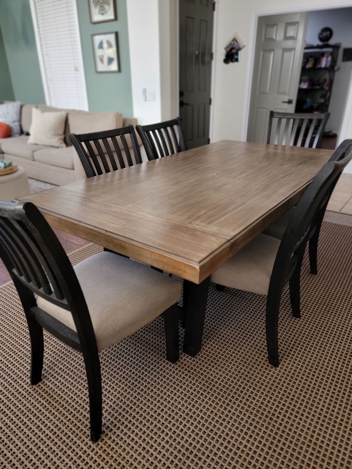 Beautiful Distressed Extendable Dining Table & 6 Matching Chairs