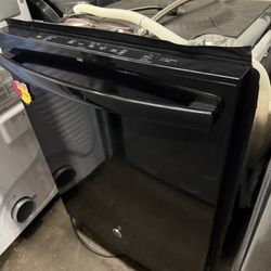 Black GE dishwasher 