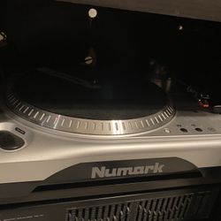 Numark Turn table