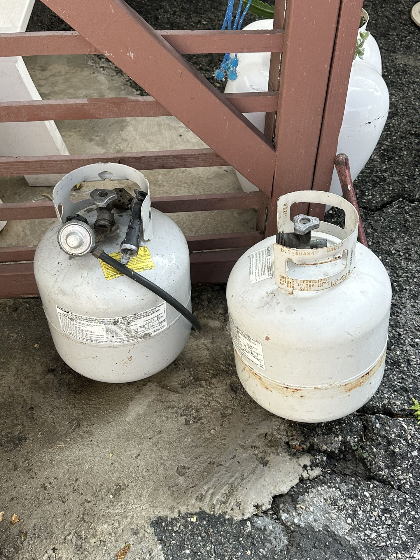 gas tanks 