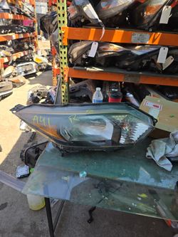 OEM| 2016 - 2018 Honda HR-V Halogen Headlight (Right/Passenger)-
