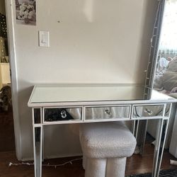 Impressions Vanity Makeup Station Table