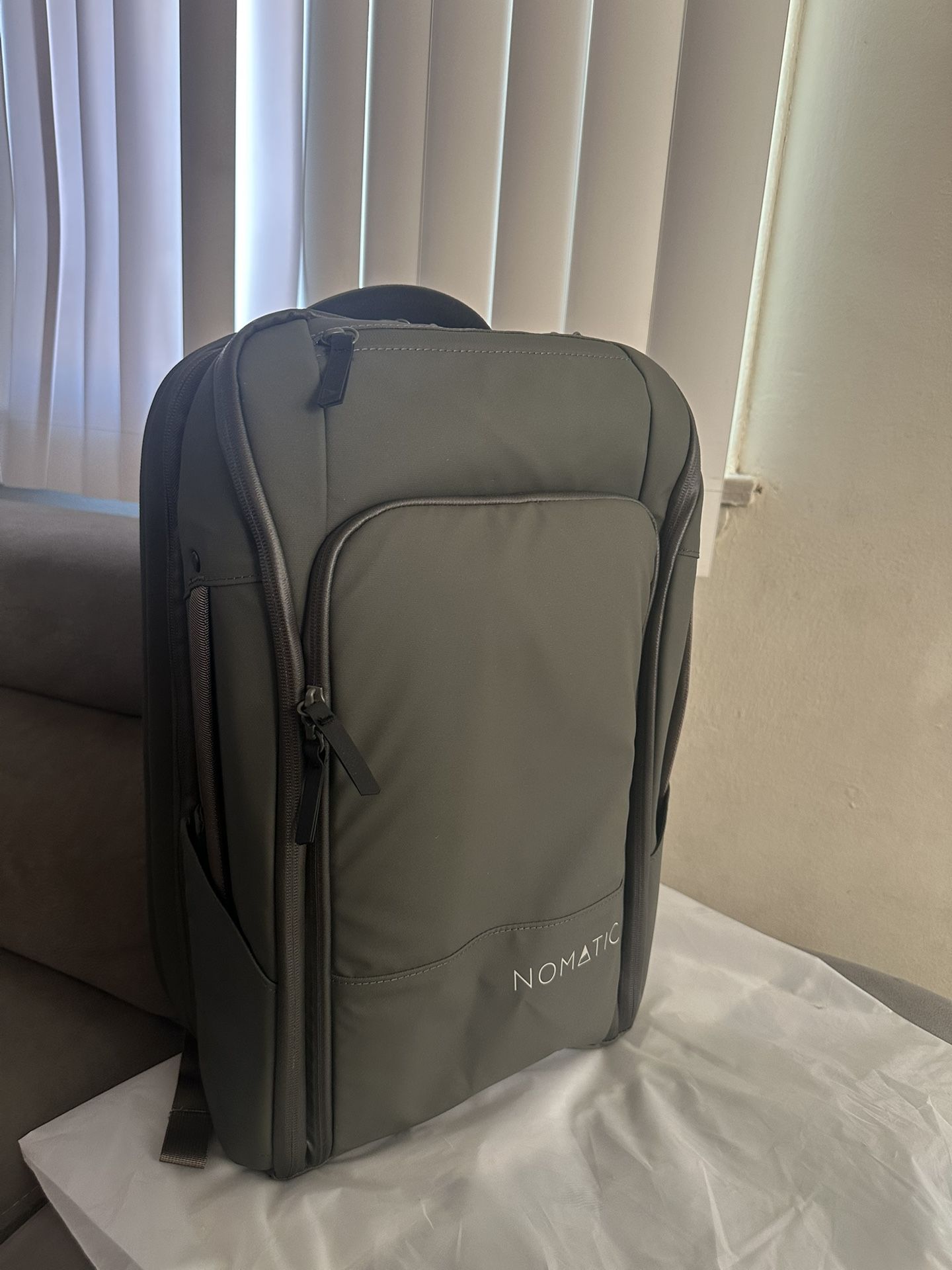 NOMATIC BACKPACK