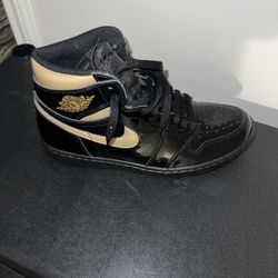nike Air Jordan Retro 1 Patent Black And Gold
