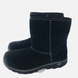 New Children’s Size 3 Ugg Boots 