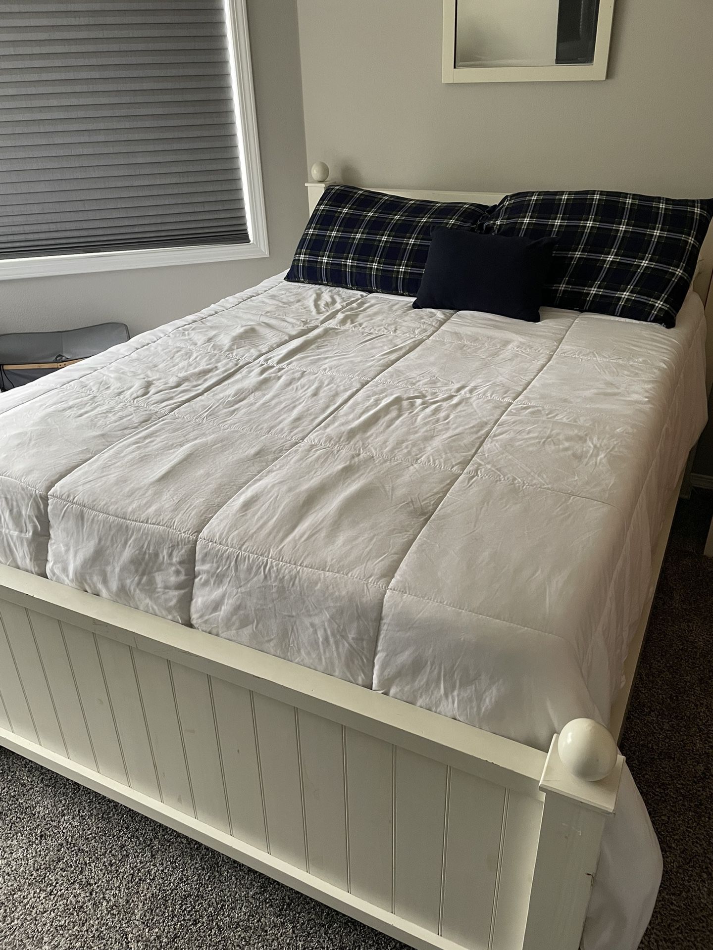 Complete Bedroom Set With Queen Mattress/box Spring