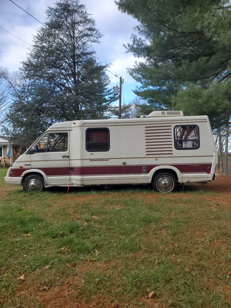 Winnebago lesharo diesel year 1985 for Sale in Gaithersburg, MD OfferUp