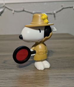 Detective Snoopy Figure