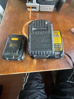 dewalt lithium ion charger and batteries