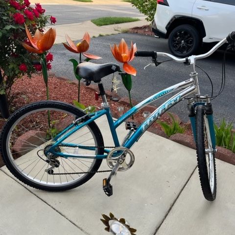 Huffy avenue store aluminum bike