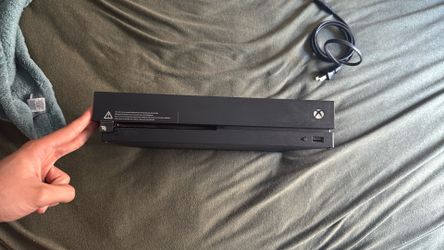 Xbox One X (READ DESC)
