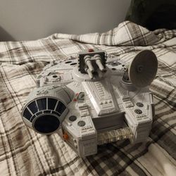 2011 Hasbro Galactic Heros Millenium Falcon