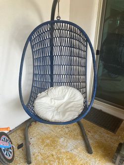 Hanging egg swing like new
