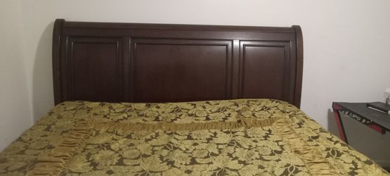 King size bed with dresser