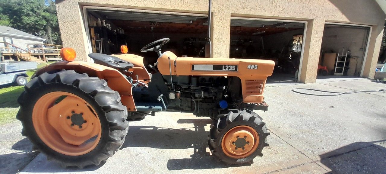 1981 Kubota L235 4WD Tractor