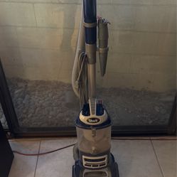 Shark Lift-Away Deluxe Vacuum Cleaner