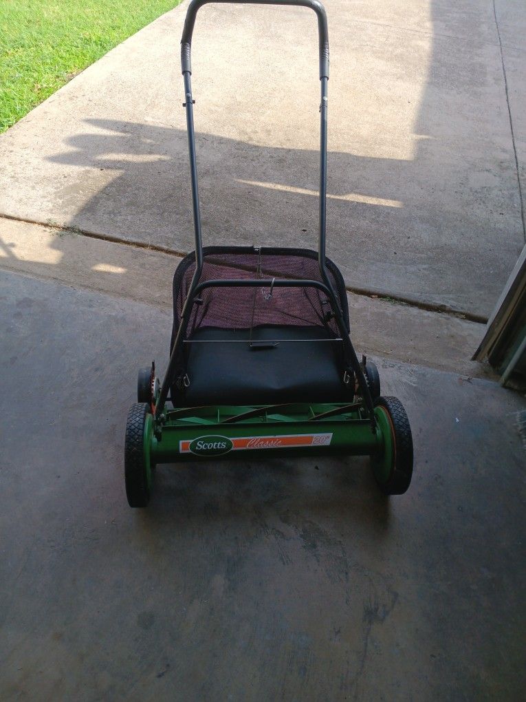 Scott Classic Push Lawn Mower