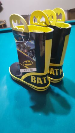BATMAN RAINBOOTS kids size 13/1y (new)