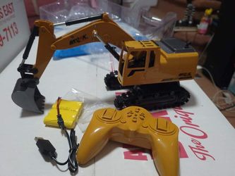 Remote Control Excavator Full Functional Construction Vehicle with Flashlights, 1/24 Scale