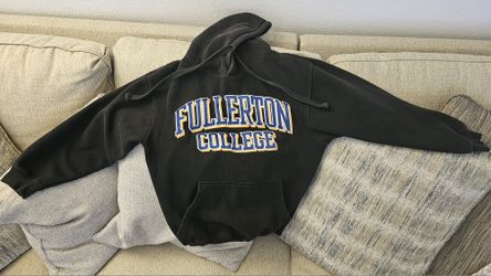 FULLERTON COLLEGE SWEATSHIRT 8"S"