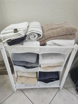 17-Bath Towels, 15- Washcloths, 8-Handtowels, 1- Bath mat & Towel Holder all for $34.00-  firm