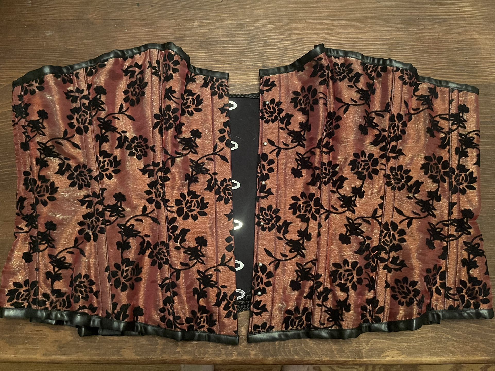 Fiona's Fineries Corset Size 40 (3XL) (Brown, Black, Flowery) Never used.