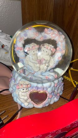 Snow globe numbered special edition