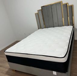 Queen mattress in excellent condition