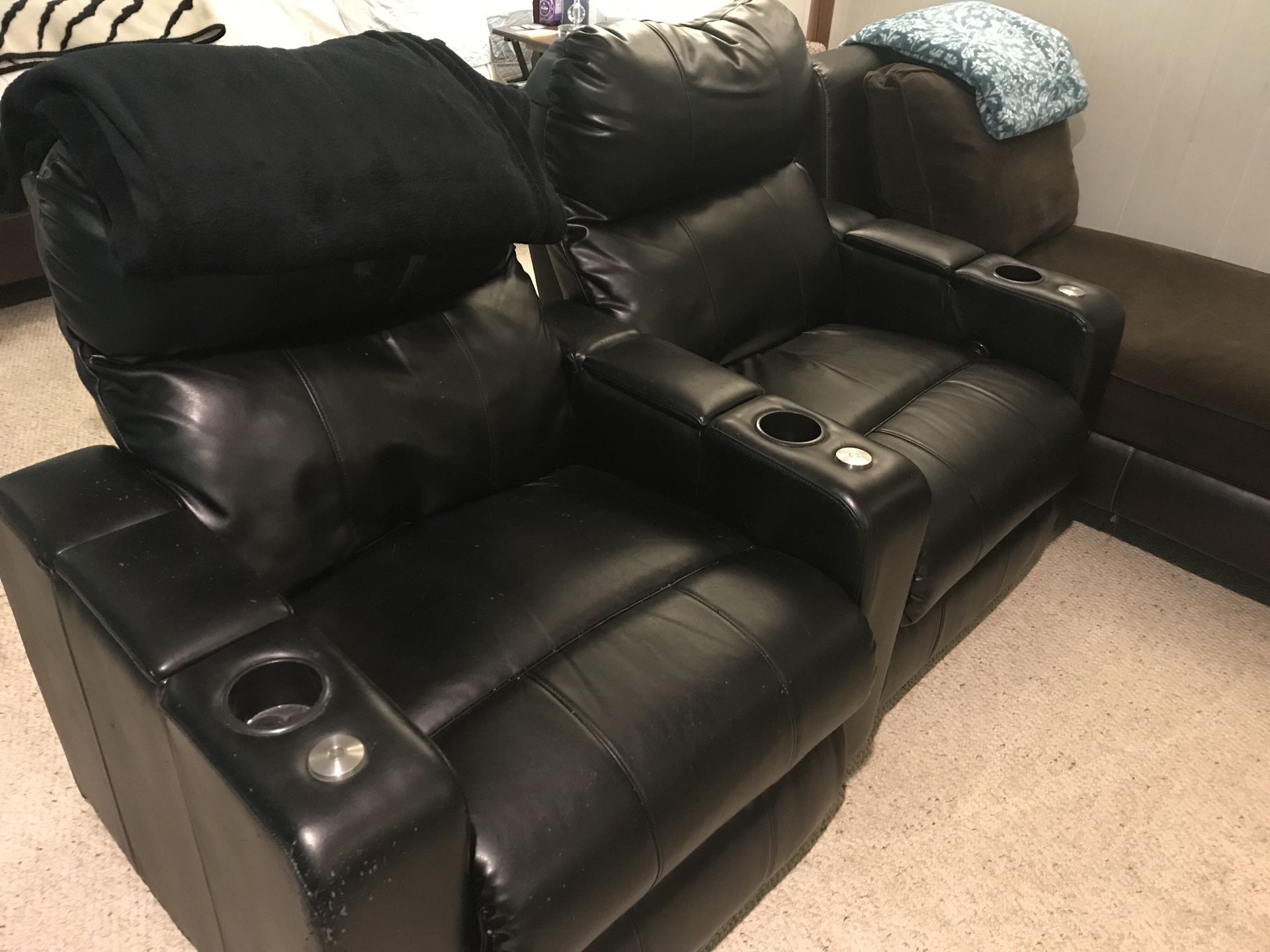 2 Leather recliners!!!