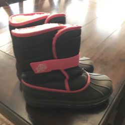 Girl children’s Place snow boots size 2y