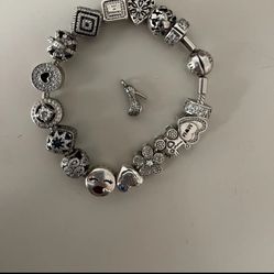Pandora bracelet With Charms 