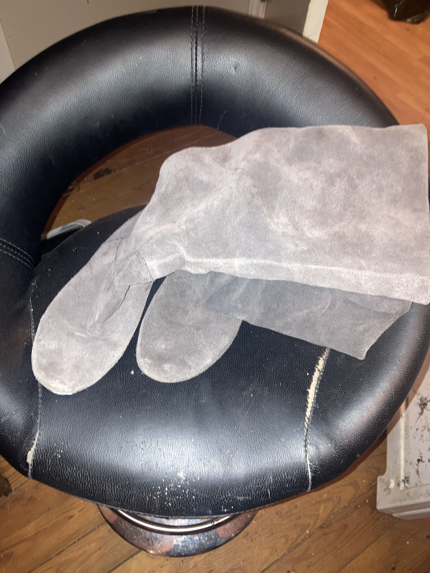 Woman’s Grey Leather Suede Size 8
