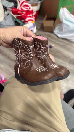 Toddler boots 6c