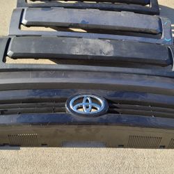 2018 2019 2020 Toyota Tundrea Front Grille Front Bumper Cover 