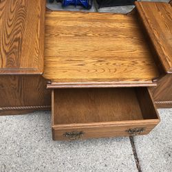 Coffee table w drawer that goes both ways 85 