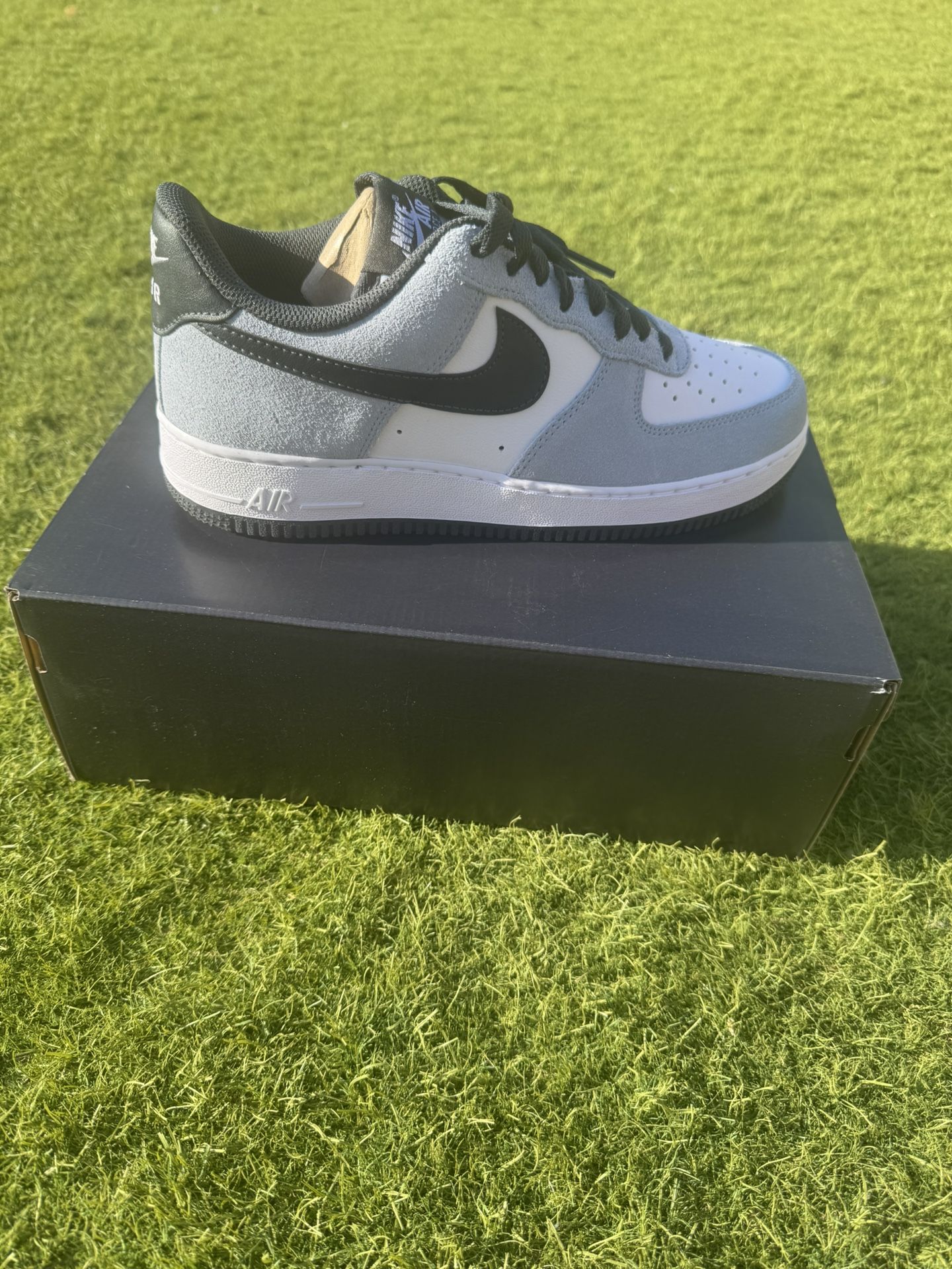Air Force 1 07 LV8 Size 8.5M