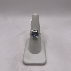 14kt Gold Engagement Style Ring w/ Simple Design