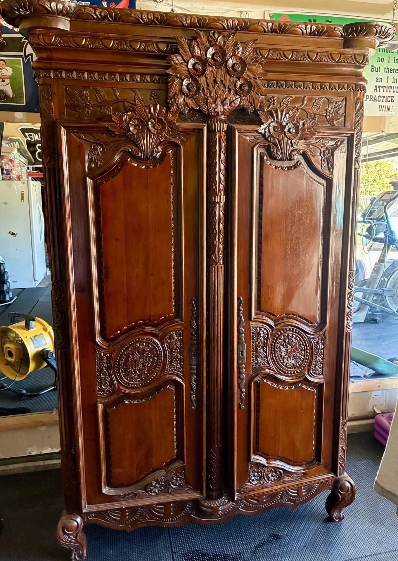 Armoire, beautiful dresser antique