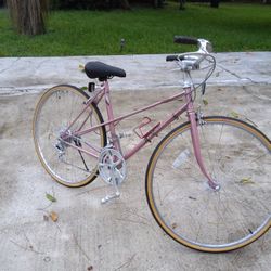 Women's Road Bike Excellent Condition 