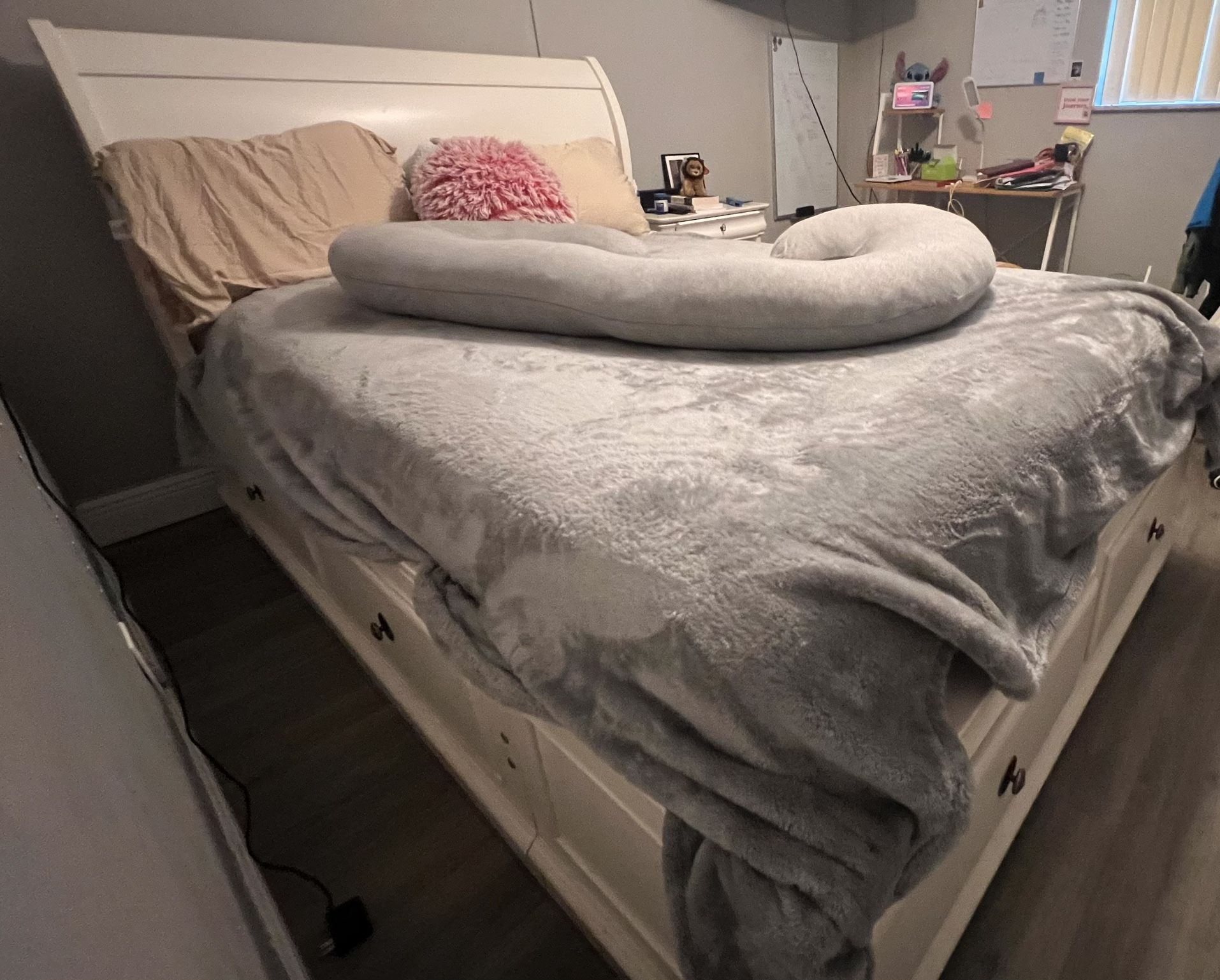 Full Size Bed
