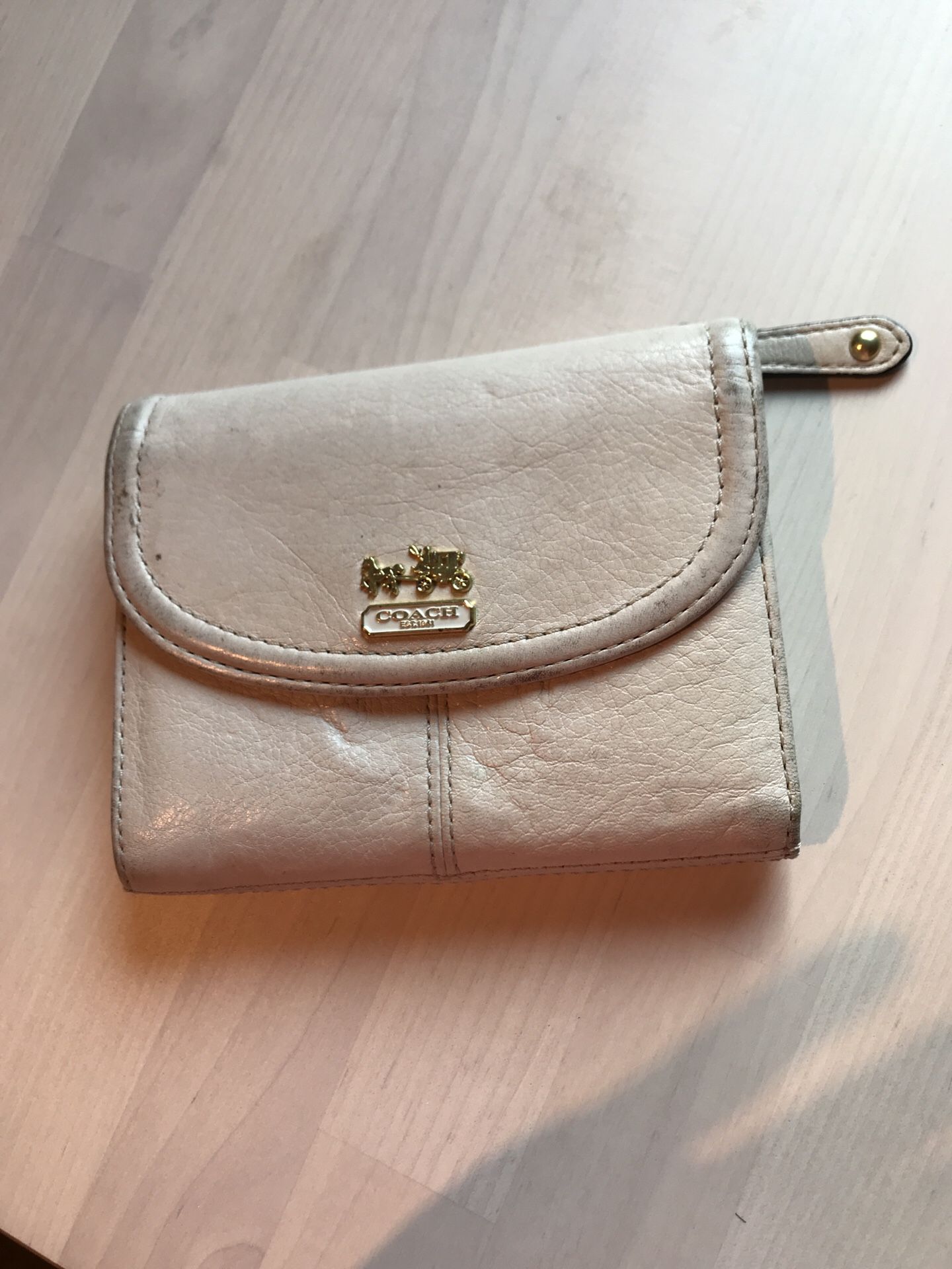 Coach off white wallet-tons of storage