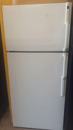 GE  Top Mount  White Refrigerator Fridge
