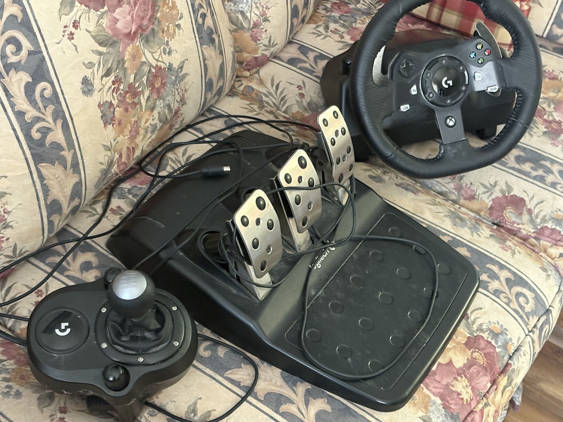Logitech G920 Gaming Wheel For Xbox With Added Shifter
