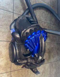 Dyson 23 Canister Vacuum Cleaner