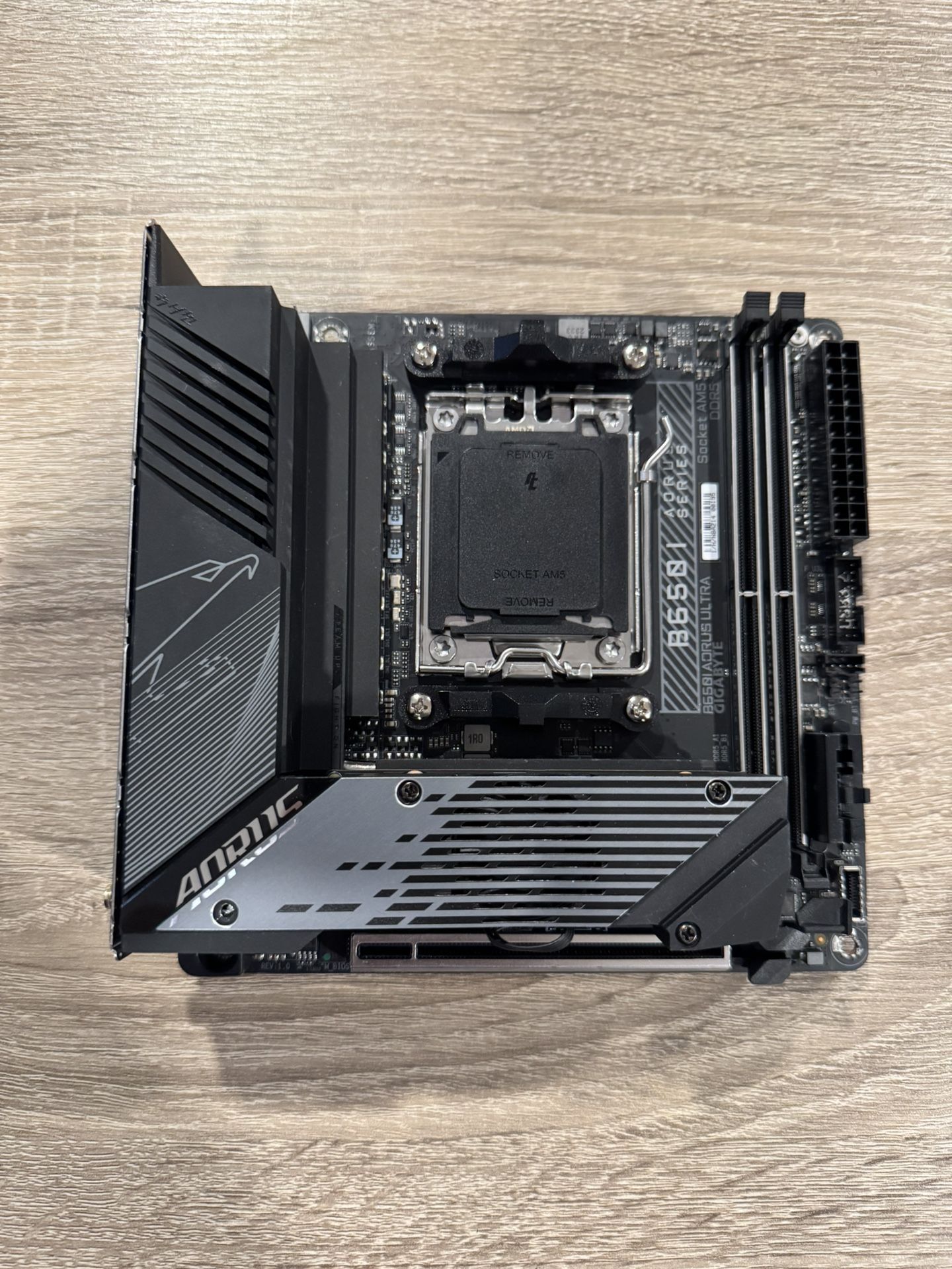 Gigabyte Aorus b650i