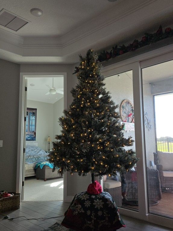 7.5 Ft Prelit Xmas Tree