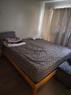 King size bed 3 months new with bed frame