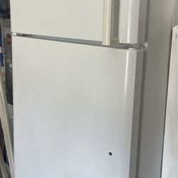 Frigidaire 25 Cu Ft.³ In Very Good Condition $150 OBO 