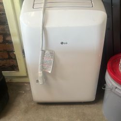 LG - 115-Volt Portable Air Conditioner Cools 300 Sq. Ft. with Dehumidifier 